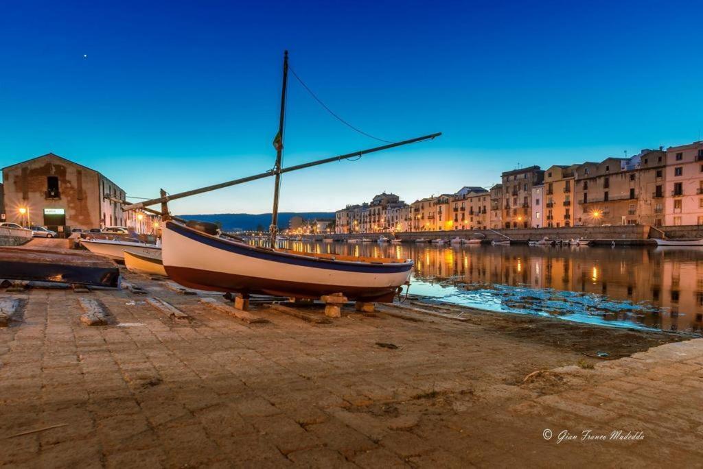 B&B Del Porto Bosa Marina Luaran gambar